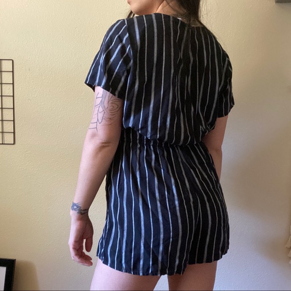 ❌SOLD❌ OLD NAVY BLACK STRIPE ROMPER - Picture 3 of 8